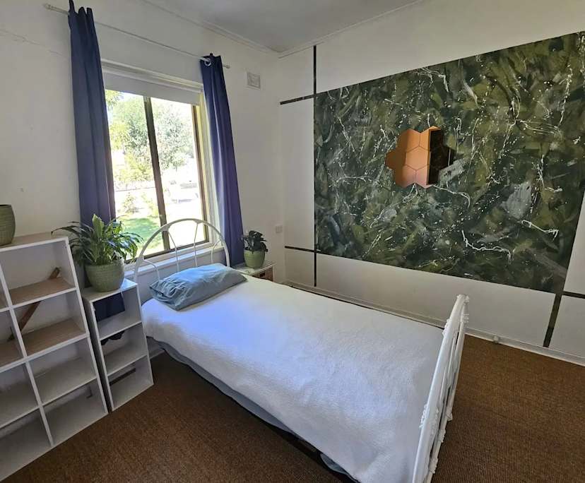 Room in a share house