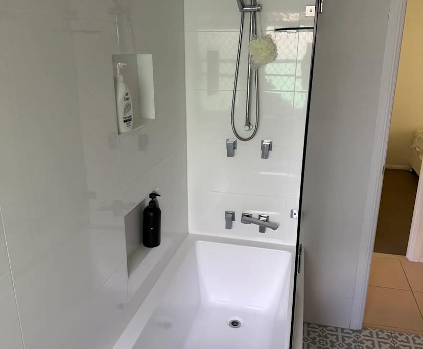 $375, Share-house, 3 bathrooms, Benowa QLD 4217