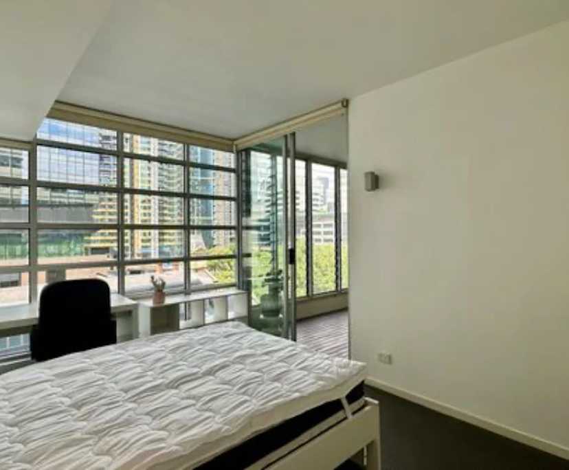 Furnished room in a flatshare
