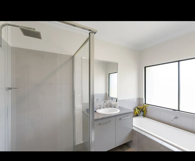 $350, Share-house, 3 bathrooms, Trinity Beach QLD 4879