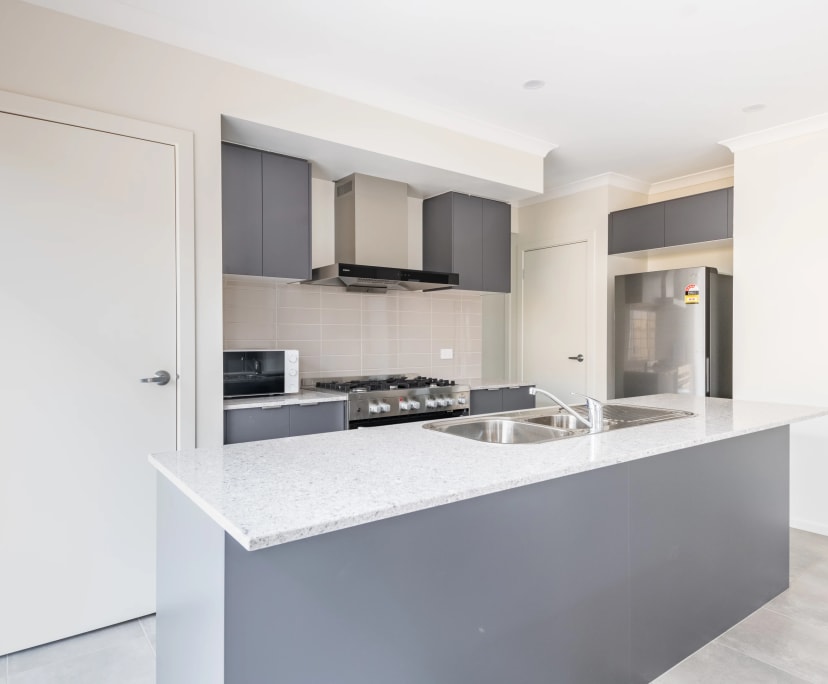 $200, Share-house, 3 bathrooms, Melton South VIC 3338