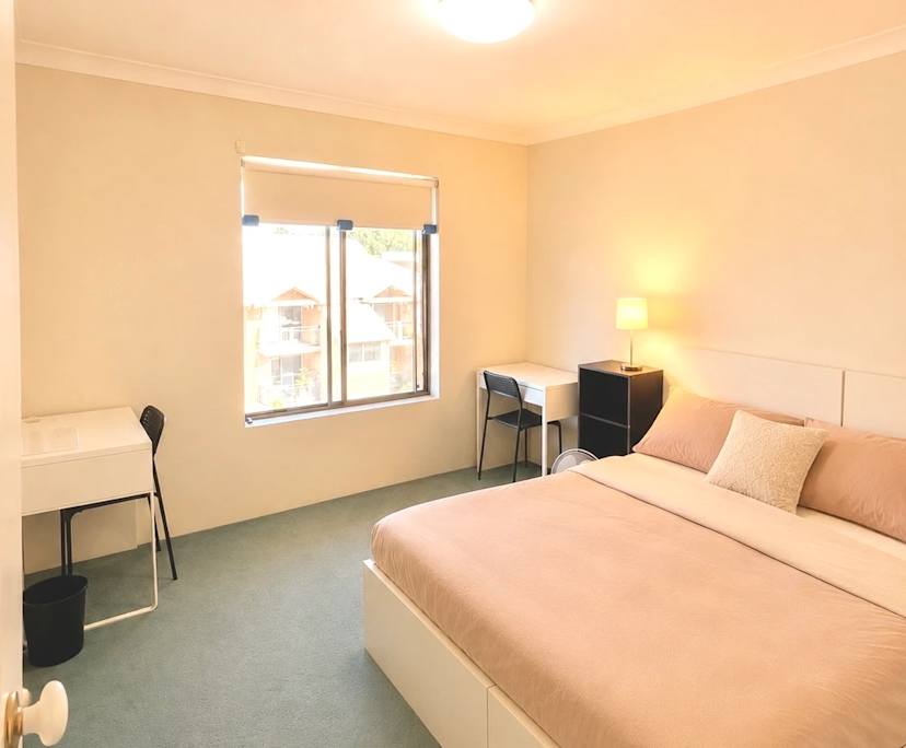 Furnished room in a flatshare
