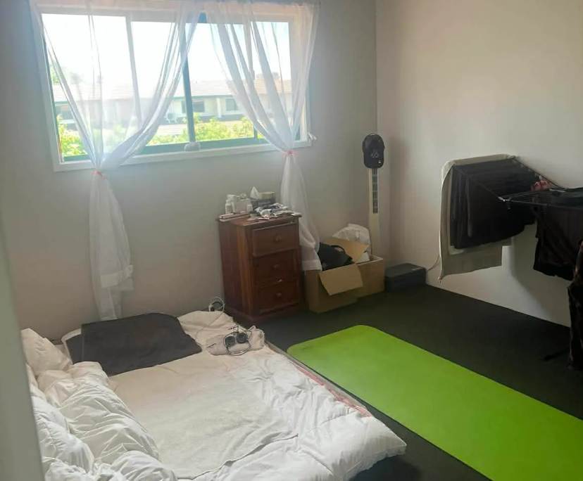 Unfurnished room in a flatshare