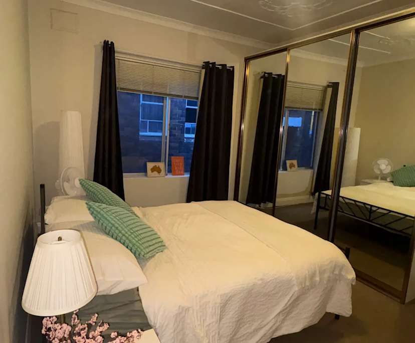 Furnished room in a flatshare