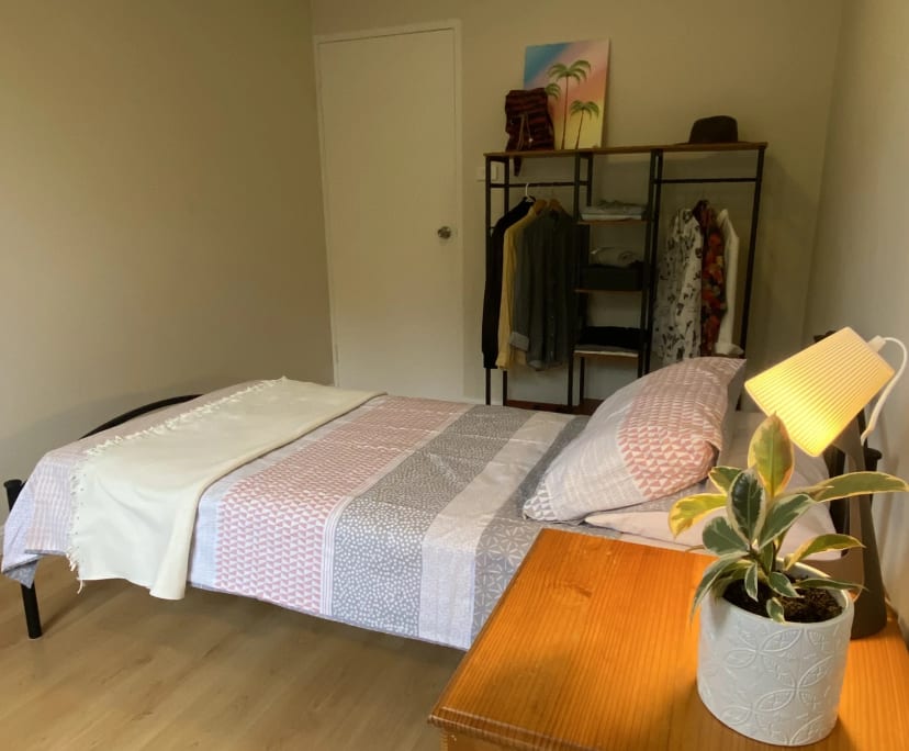 Furnished room in a flatshare