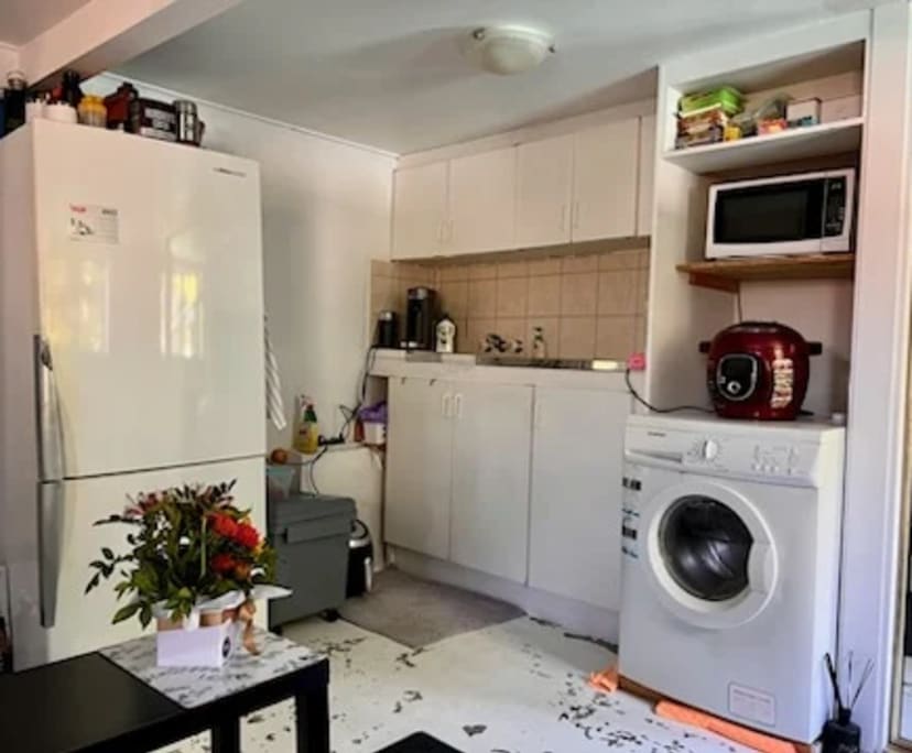 Granny Flat for Rent in Southport, Gold Coast 400...