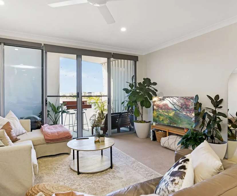 $350, Flatshare, 2 bathrooms, Carrara QLD 4211