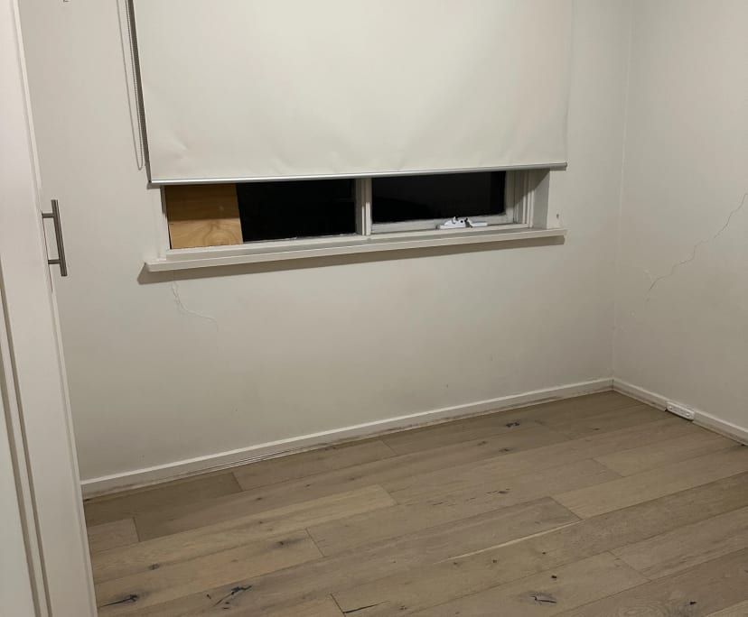 Unfurnished room in a flatshare