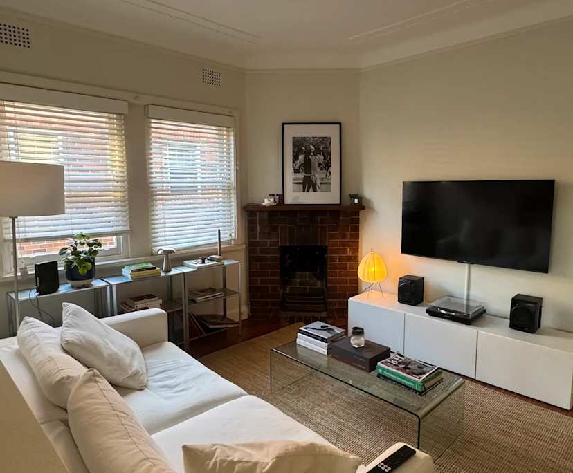 Furnished room in a flatshare
