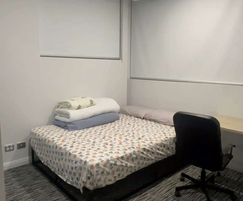 Furnished room in a flatshare