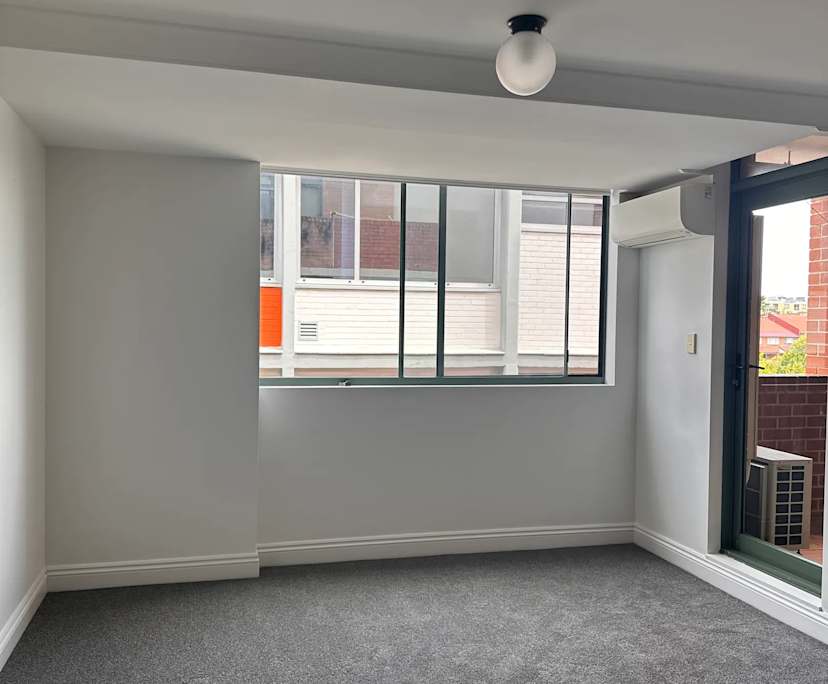 Furnished room in a flatshare