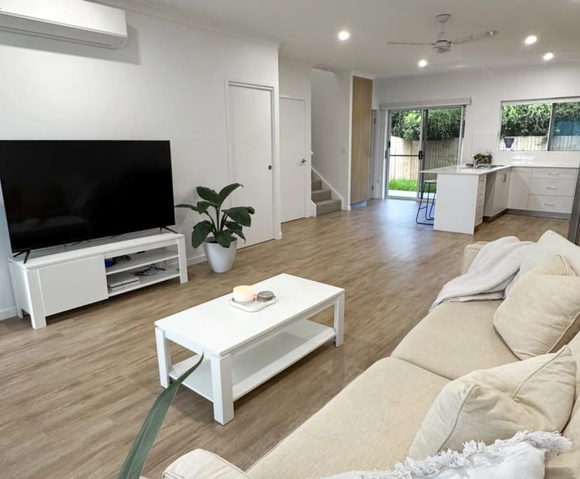 $350, Share-house, 3 bathrooms, Cannonvale QLD 4802