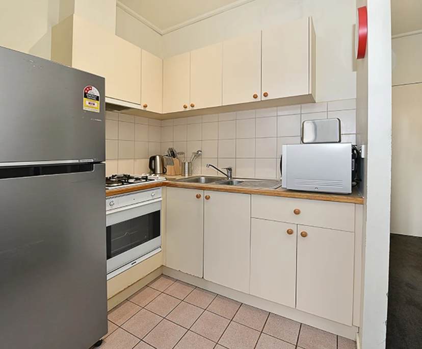 $699, 1-bed, 1 bathroom, Melbourne VIC 3004