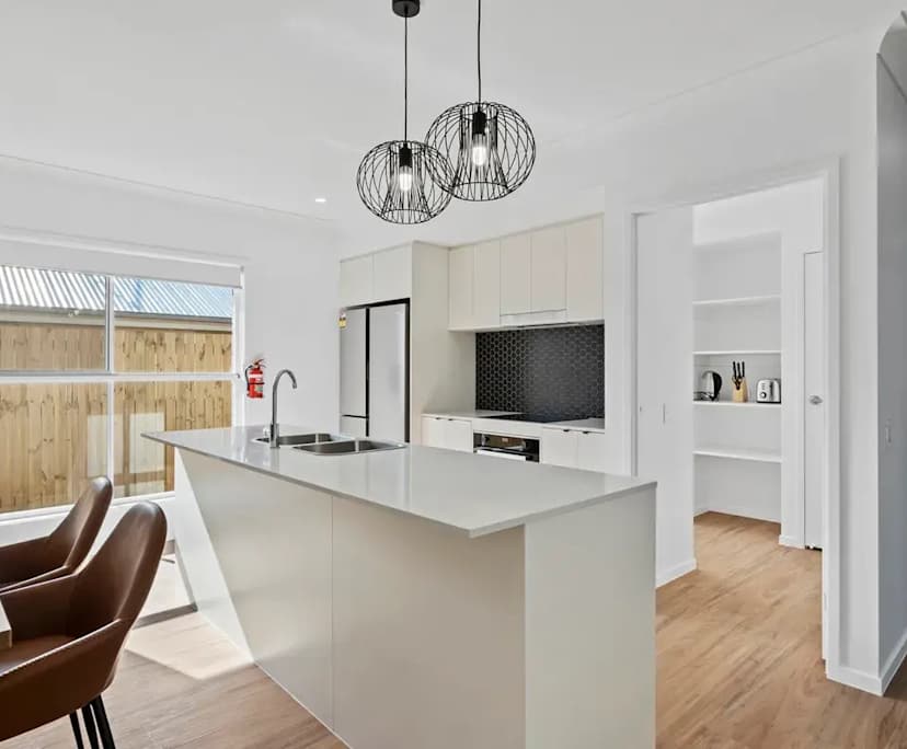 $320, Share-house, 3 bathrooms, White Rock QLD 4306