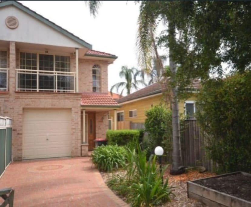 2 Rooms for Rent in Roselands, Sydney 270, Furnis...