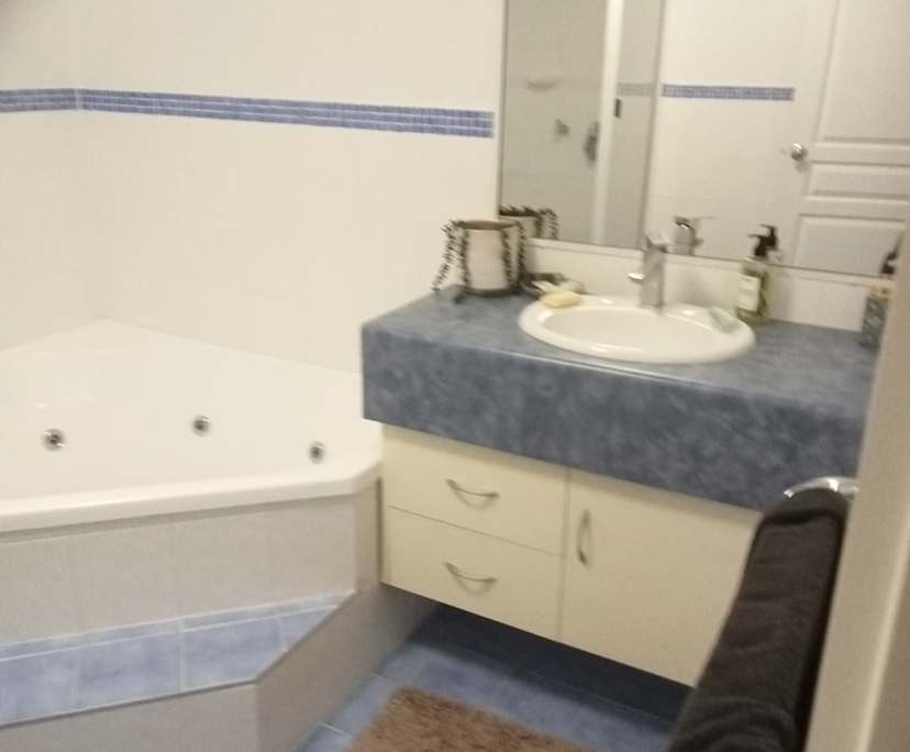 $350, Flatshare, 2 bathrooms, Meikleville Hill QLD 4703