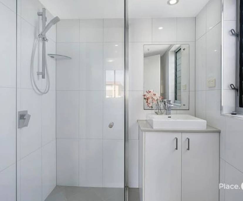 Unfurnished room with ensuite in a flatshare