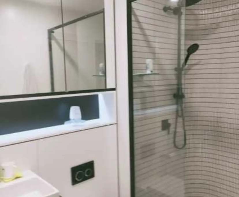 Furnished room in a flatshare