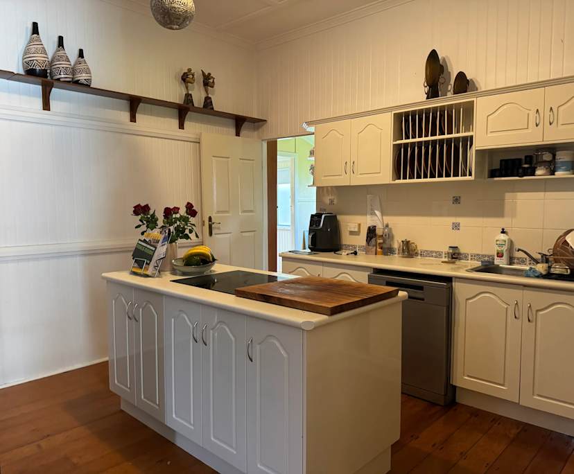 $290, Share-house, 4 bathrooms, West Mackay QLD 4740