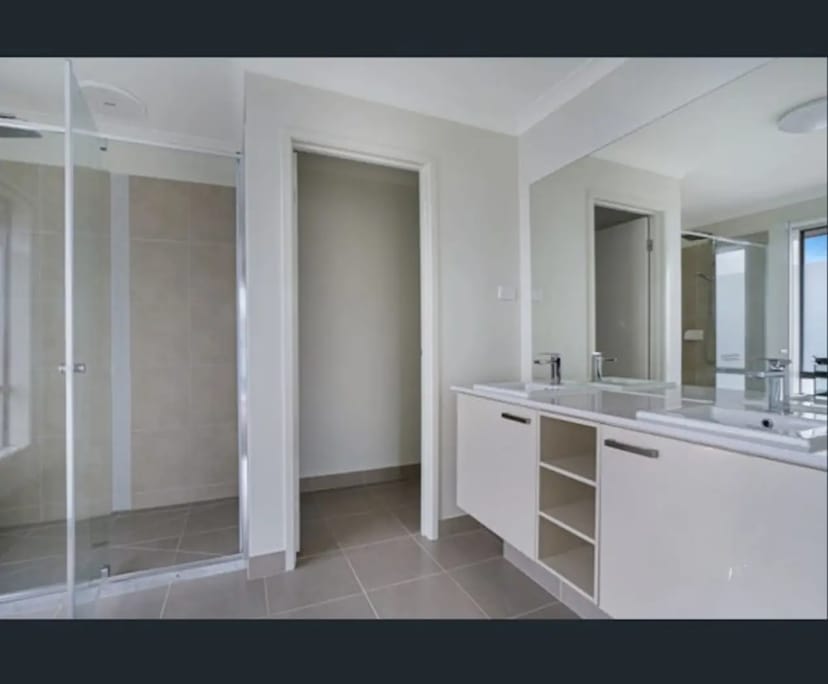 $350, Share-house, 5 bathrooms, Keysborough VIC 3173