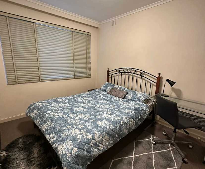 Furnished room in a flatshare