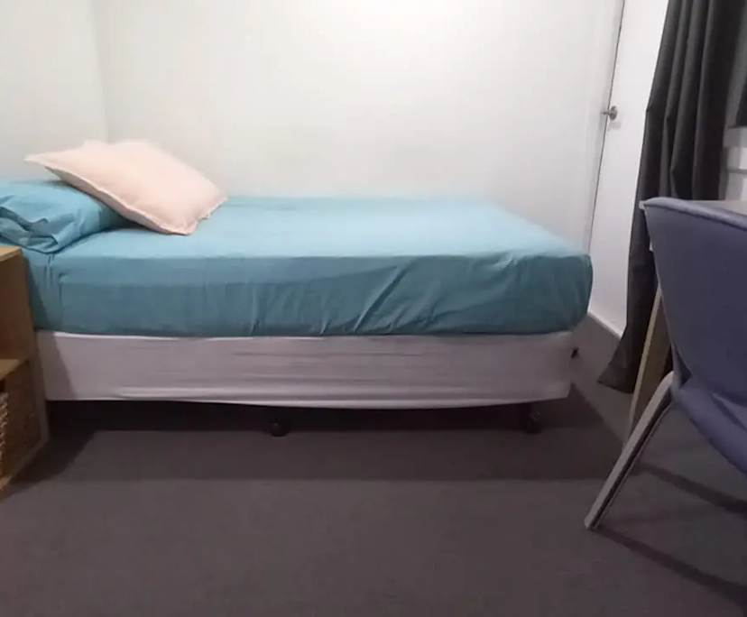 Furnished room with ensuite in a flatshare