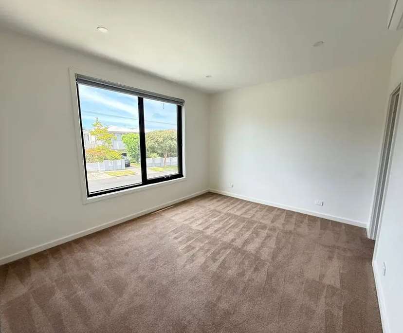 Unfurnished room in a share house