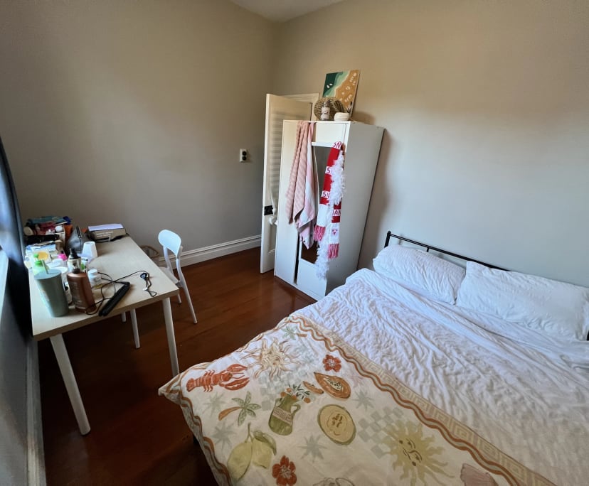 Room in a share house