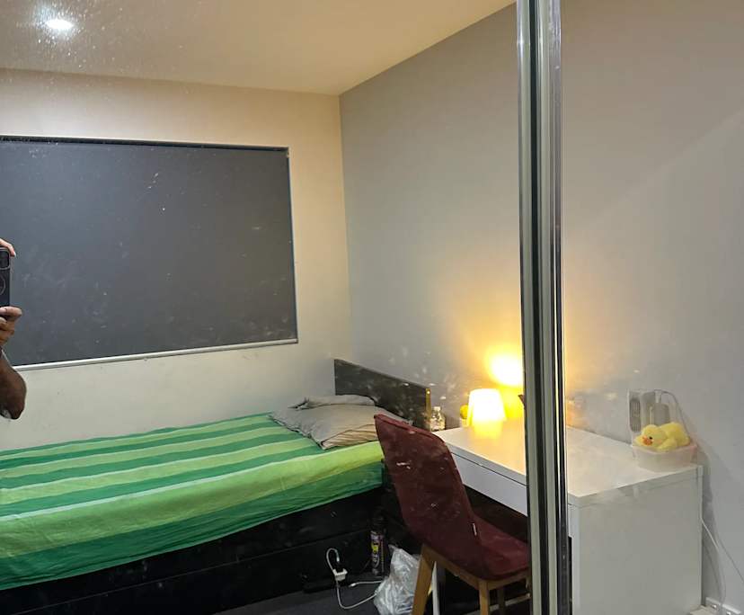 Furnished room in a flatshare