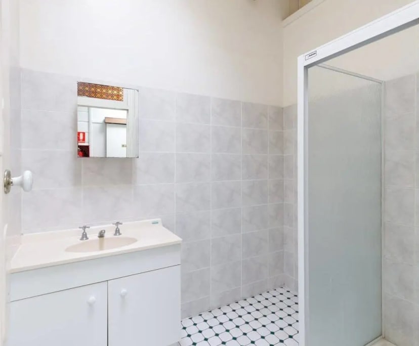 $245, 1-bed, 1 bathroom, Woolloongabba QLD 4102