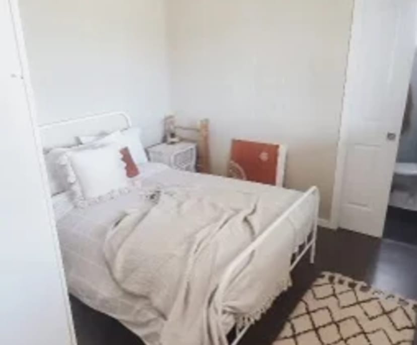 Granny Flat for Rent in Dubbo, NSW 300, Furnished,