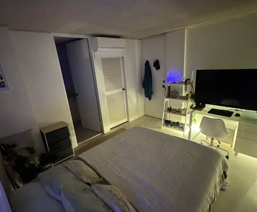 Furnished room with ensuite in a flatshare