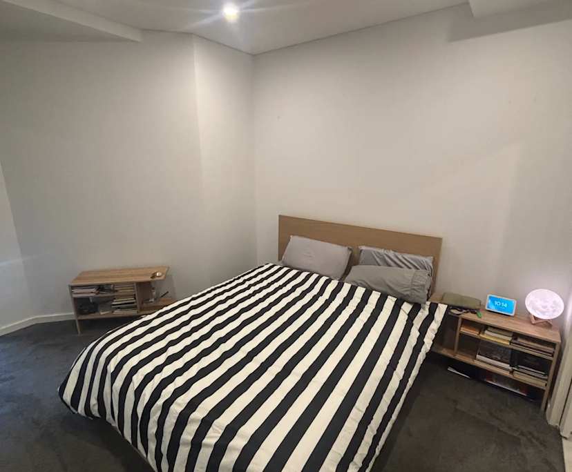 Unfurnished room with ensuite in a flatshare