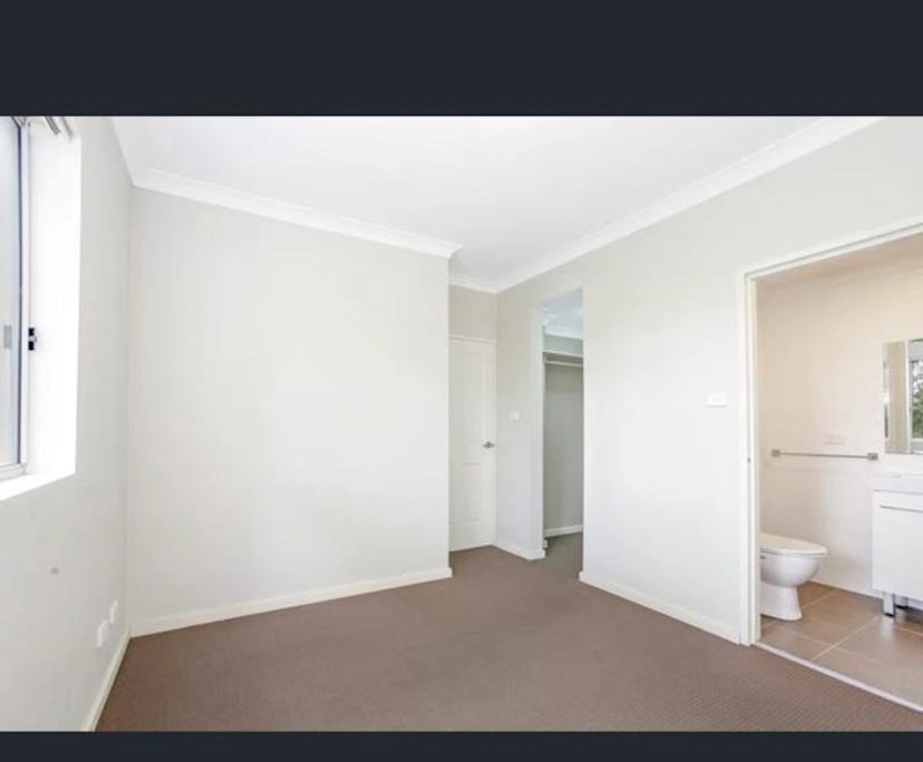 Furnished room with ensuite in a flatshare