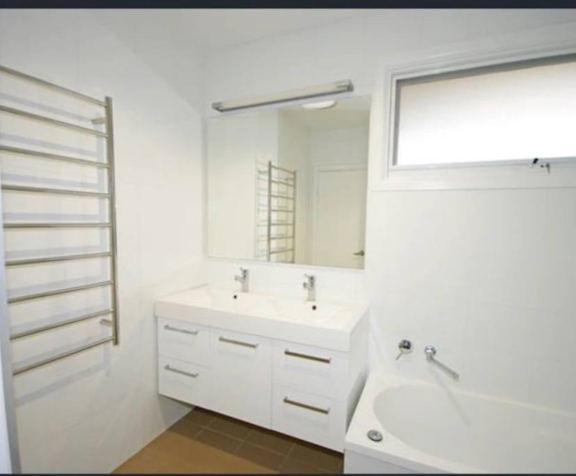 $320, Share-house, 2 bathrooms, Glen Huntly VIC 3163