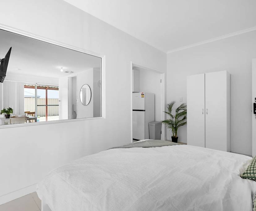 $370, Share-house, 6 bathrooms, Ashby WA 6065