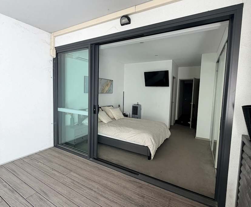 Furnished room with ensuite in a flatshare