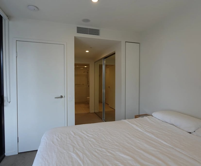 $810, 1-bed, 1 bathroom, South Brisbane QLD 4101