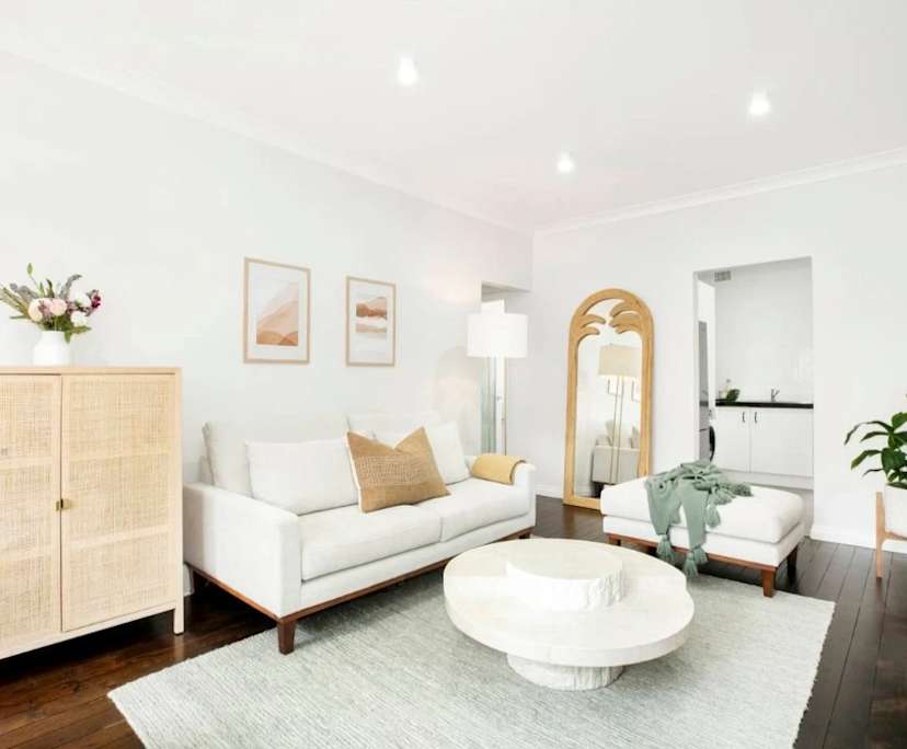 Unfurnished room in a flatshare