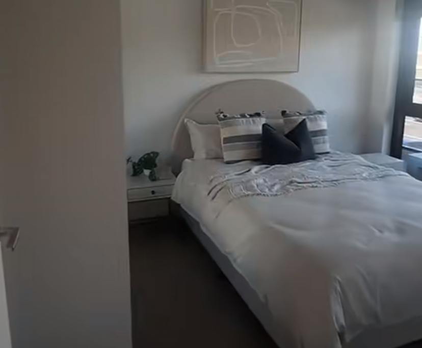 Unfurnished room in a flatshare