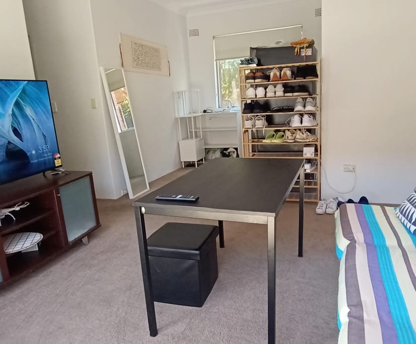 Furnished room in a flatshare