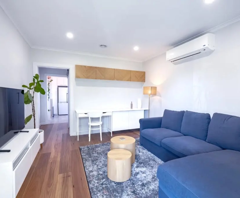 Furnished room in a flatshare