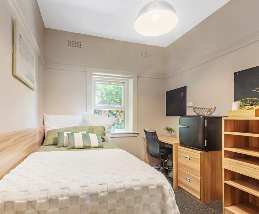 Furnished room in a share house