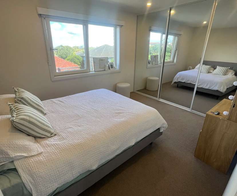 Furnished room in a flatshare