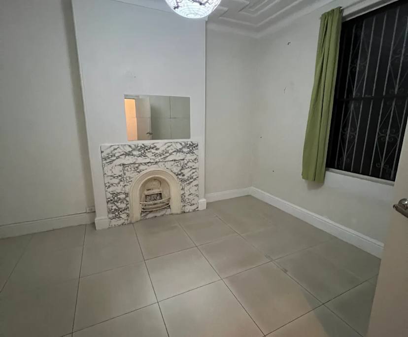 Room in a share house