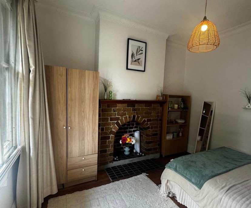 Room in a share house