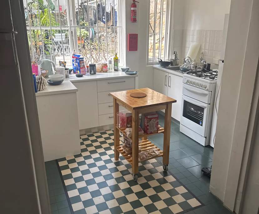 Furnished room in a flatshare