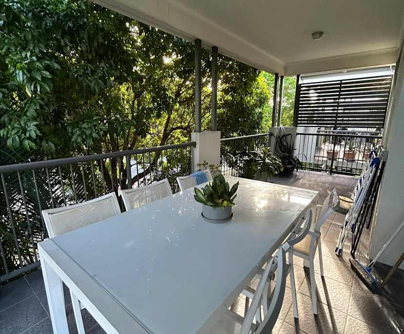 $300, Flatshare, 2 bathrooms, Annerley QLD 4103