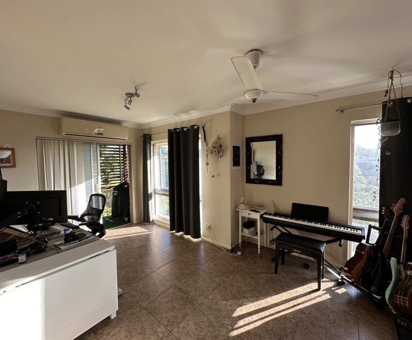 Unfurnished room in a flatshare