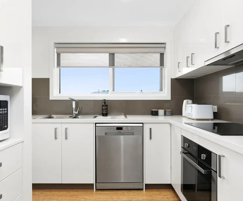 $350, Share-house, 2 bathrooms, Ocean Grove VIC 3226